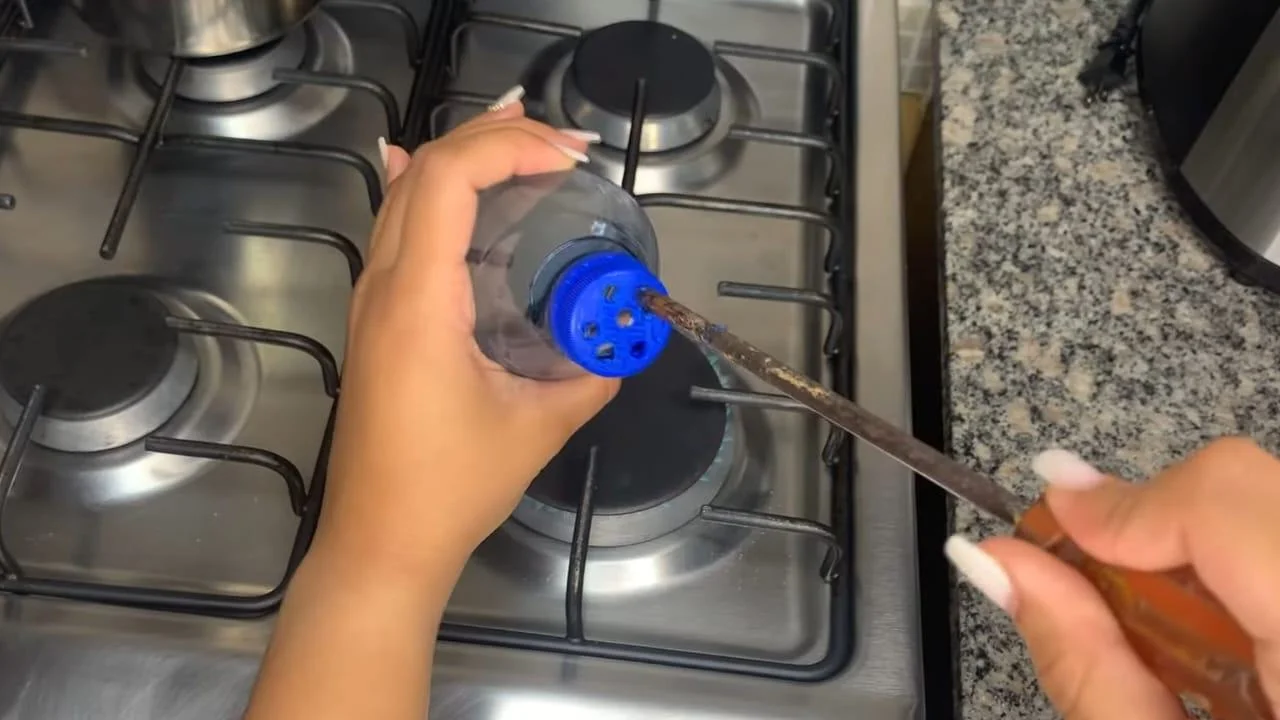 This image has an empty alt attribute; its file name is Bucare-la-bottiglia-1.jpg.webp